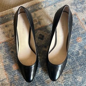 EUC Nine West Quabree Platform Pumps black size 7.5